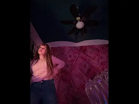 Snapshot of LoganPeny chatting on 01-18-26, 06:06 LoganPeny online show from 01-18-26, 06:06