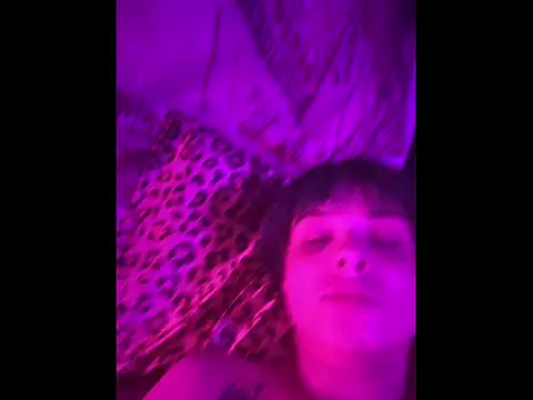 Snapshot of LoganPeny chatting on 01-19-26, 10:30 LoganPeny online show from 01-19-26, 10:30