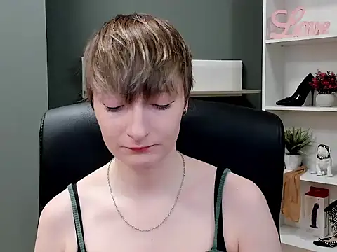 hottieBlair online show from 10-16-25, 06:14