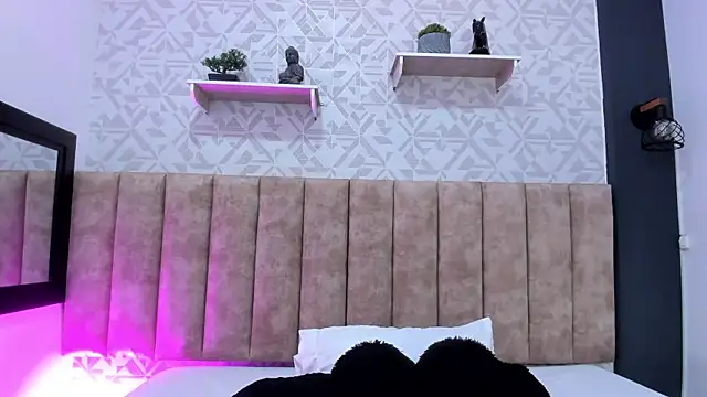 MelinaCruz online show from 03-22-25, 11:42