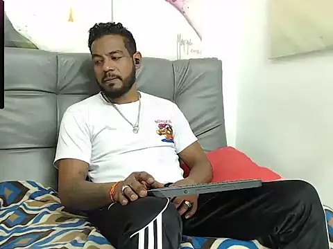 BladeFoxxx1 online show from 09-13-25, 06:02