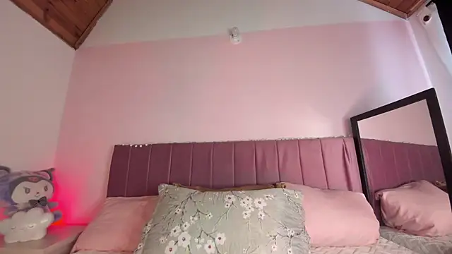 kitty-kryss online show from 10-24-25, 02:57