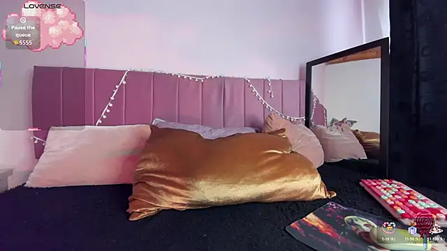 kitty-kryss online show from 11-27-25, 06:21