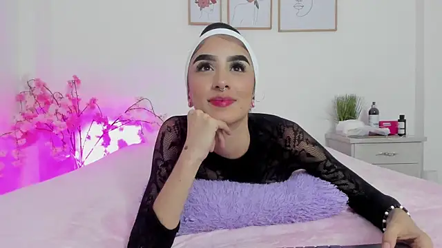 alana 111 online show from 10-24-25, 03:03