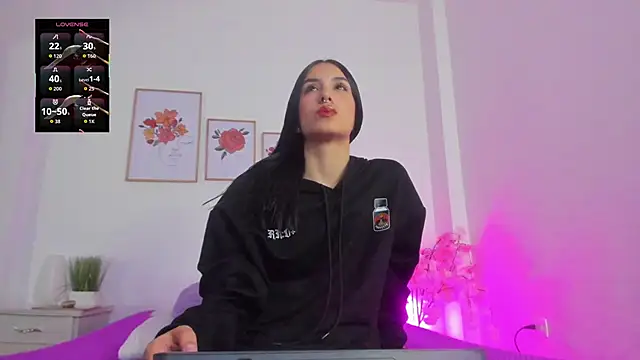 alana 111 online show from 11-21-25, 03:16