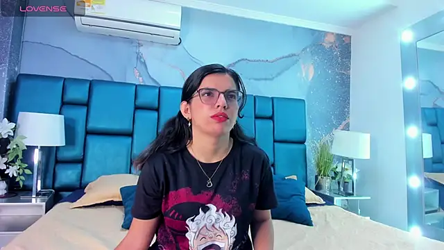 JulietSofia online show from 03-22-25, 02:58