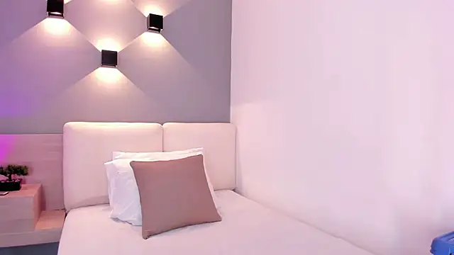 Snapshot of karol_white_ chatting on 05-20-26, 04:18 karol white online show from 05-20-26, 04:18