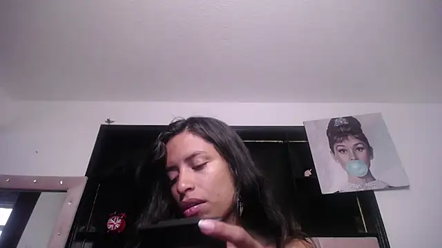 Snapshot of Violet_King chatting on 03-17-25, 02:01 Violet King online show from 03-17-25, 02:01