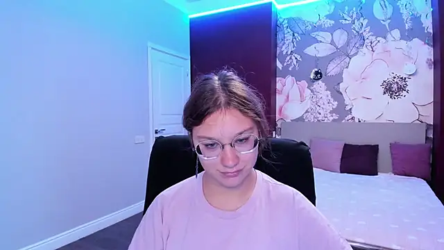 AngelinaLow online show from 09-17-25, 11:23