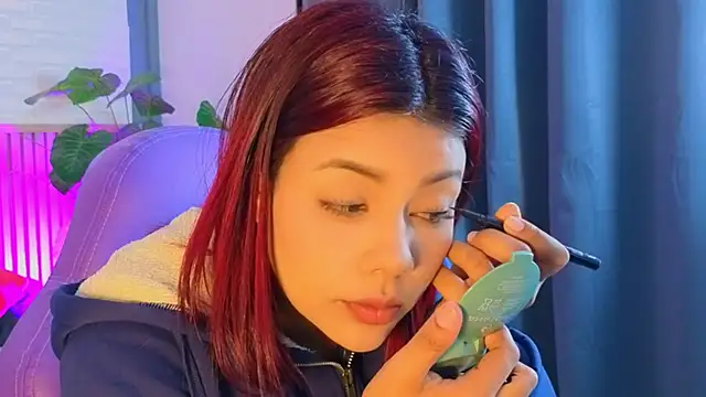 Snapshot of TiffanyWalk chatting on 03-05-26, 12:34 TiffanyWalk online show from 03-05-26, 12:34