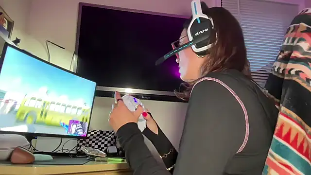 Snapshot of SpaceCowWhore chatting on 09-09-25, 11:26 SpaceCowWhore online show from 09-09-25, 11:26