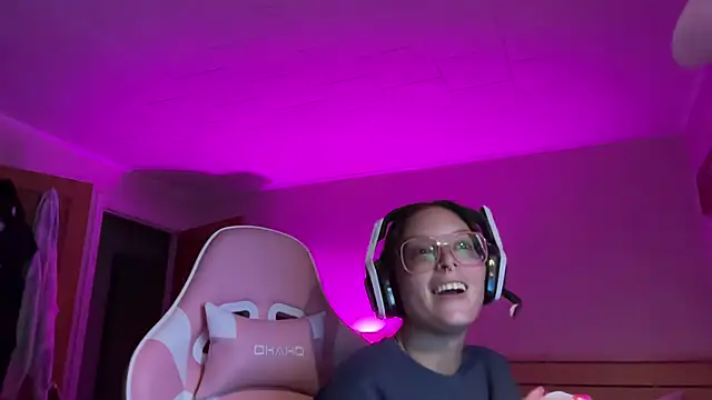 Snapshot of SpaceCowWhore chatting on 09-21-25, 12:45 SpaceCowWhore online show from 09-21-25, 12:45