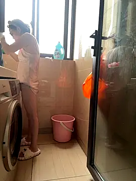 Snapshot of aa520uv chatting on 09-09-25, 01:38 aa520uv online show from 09-09-25, 01:38