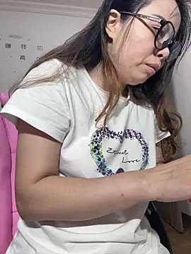 Snapshot of aa520uv chatting on 09-28-25, 01:00 aa520uv online show from 09-28-25, 01:00