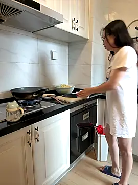 Snapshot of aa520uv chatting on 10-14-25, 03:51 aa520uv online show from 10-14-25, 03:51