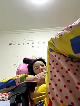 Snapshot of aa520uv chatting on 11-17-25, 12:27 aa520uv online show from 11-17-25, 12:27