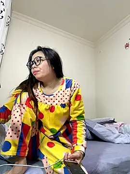 Snapshot of aa520uv chatting on 11-23-25, 01:05 aa520uv online show from 11-23-25, 01:05