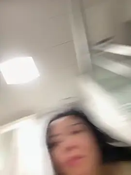 Snapshot of aa520uv chatting on 11-24-25, 02:33 aa520uv online show from 11-24-25, 02:33