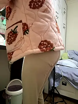 Snapshot of aa520uv chatting on 11-26-25, 02:56 aa520uv online show from 11-26-25, 02:56