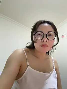Snapshot of aa520uv chatting on 04-28-26, 02:27 aa520uv online show from 04-28-26, 02:27