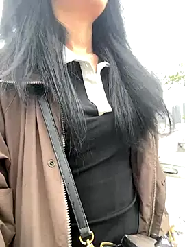 Snapshot of linger-23 chatting on 10-28-25, 05:00 linger-23 online show from 10-28-25, 05:00