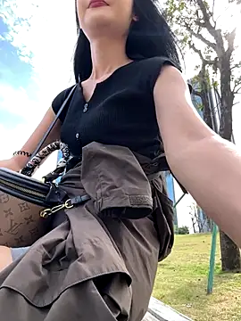 Snapshot of linger-23 chatting on 10-29-25, 05:42 linger-23 online show from 10-29-25, 05:42