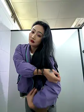 Snapshot of linger-23 chatting on 12-19-25, 06:31 linger-23 online show from 12-19-25, 06:31