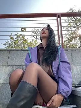 Snapshot of linger-23 chatting on 12-21-25, 06:09 linger-23 online show from 12-21-25, 06:09