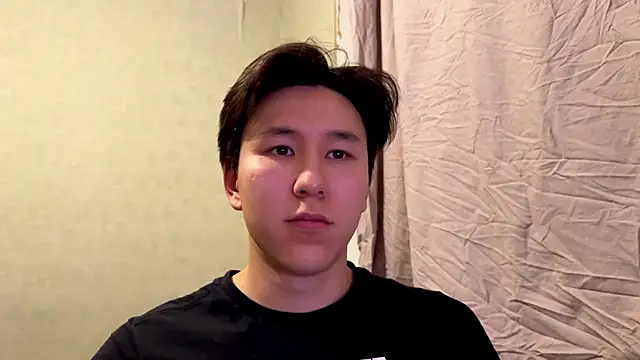 Snapshot of aliktasty chatting on 12-14-25, 04:56 aliktasty online show from 12-14-25, 04:56