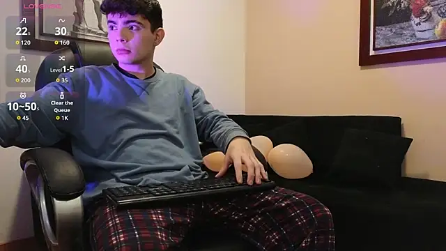 Snapshot of lukeboyce33 chatting on 02-08-26, 01:42 lukeboyce33 online show from 02-08-26, 01:42