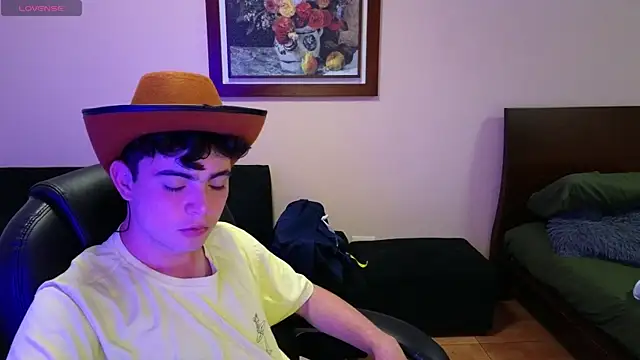 Snapshot of lukeboyce33 chatting on 02-10-26, 11:31 lukeboyce33 online show from 02-10-26, 11:31