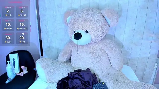 Snapshot of Alice_26_ chatting on 11-13-25, 03:55 Alice 26 online show from 11-13-25, 03:55