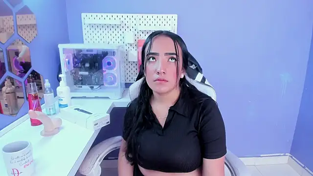 Snapshot of Alice_26_ chatting on 01-19-26, 01:59 Alice 26 online show from 01-19-26, 01:59