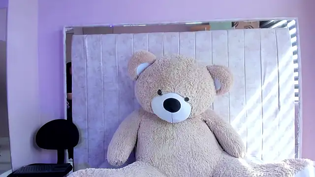 Snapshot of Alice_26_ chatting on 02-25-26, 02:05 Alice 26 online show from 02-25-26, 02:05