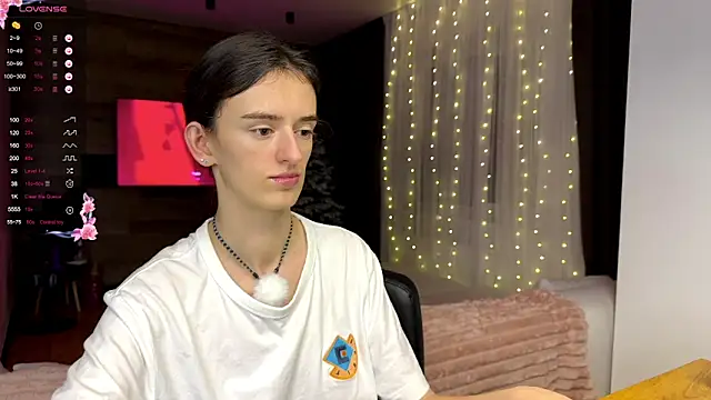 Snapshot of TwinTemptations chatting on 12-02-25, 09:32 TwinTemptations online show from 12-02-25, 09:32