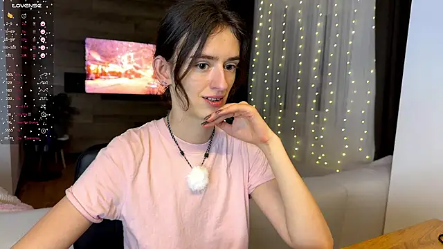 Snapshot of TwinTemptations chatting on 12-13-25, 09:31 TwinTemptations online show from 12-13-25, 09:31