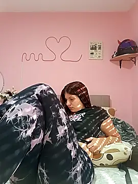 Snapshot of MeCherryy chatting on 09-24-25, 01:25 MeCherryy online show from 09-24-25, 01:25