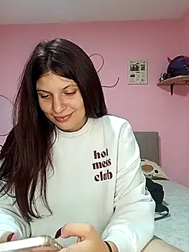 Snapshot of MeCherryy chatting on 09-27-25, 04:45 MeCherryy online show from 09-27-25, 04:45