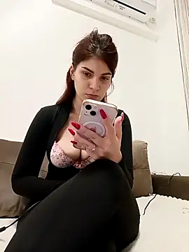 Snapshot of MeCherryy chatting on 11-23-25, 02:39 MeCherryy online show from 11-23-25, 02:39