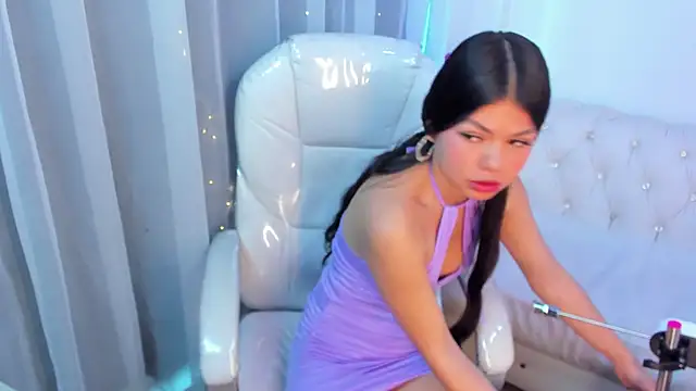 Pretty Johnson  online show from 10-16-25, 12:39