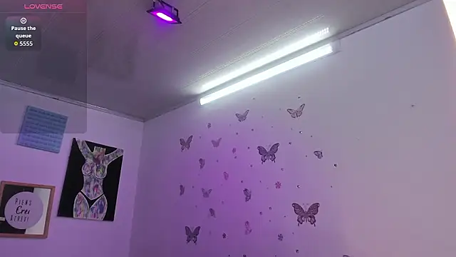 Pretty Johnson  online show from 03-19-26, 11:36