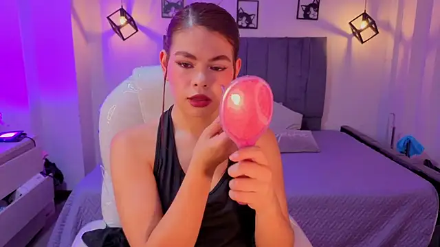 Snapshot of Pretty_Johnson_ chatting on 06-19-26, 04:06 Pretty Johnson online show from 06-19-26, 04:06