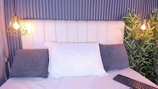 LauraCarther online show from 04-24-26, 07:05
