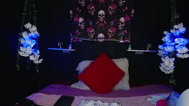 Hairydoll  online show from 10-19-25, 07:03