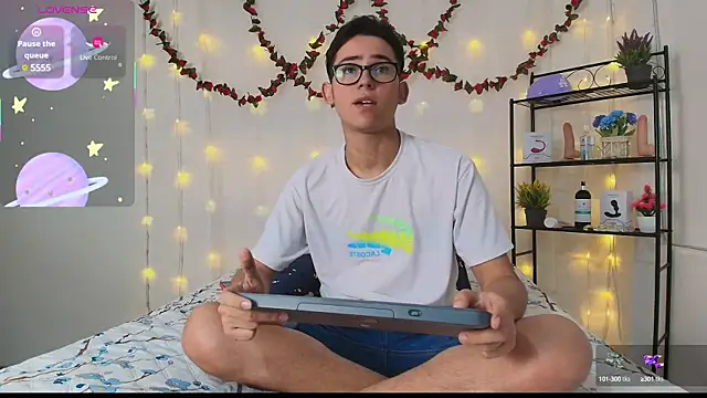 Danny-Swift13 online show from 03-18-25, 08:04