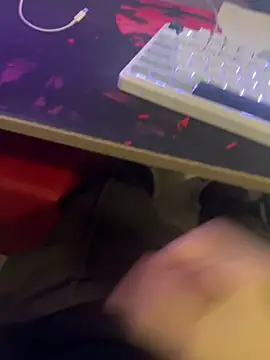 Snapshot of impaolo20 chatting on 03-13-25, 05:39 impaolo20 online show from 03-13-25, 05:39