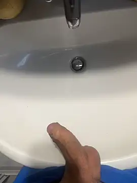 Snapshot of impaolo20 chatting on 12-18-25, 03:07 impaolo20 online show from 12-18-25, 03:07