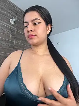 Snapshot of Saanvi21 chatting on 10-24-25, 02:02 Saanvi21 online show from 10-24-25, 02:02