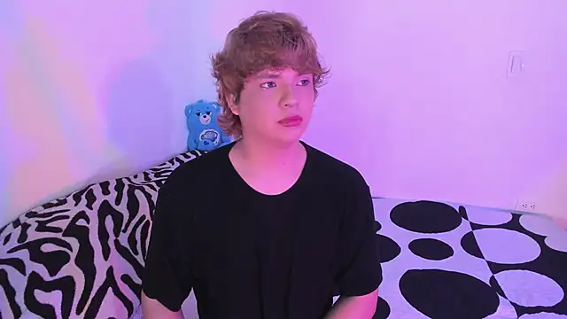 Snapshot of adam_angelssss chatting on 02-08-26, 04:16 adam angelssss online show from 02-08-26, 04:16