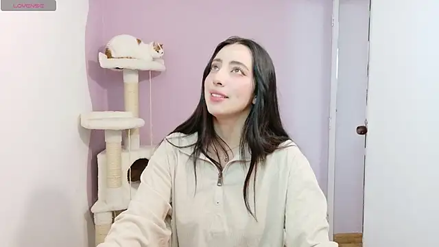 Snapshot of Rebbecawhite_meow chatting on 02-11-26, 11:21 Rebbecawhite meow online show from 02-11-26, 11:21